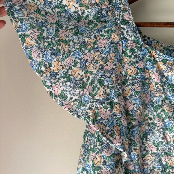 Medium Old Navy Floral top - Picture 3 of 3